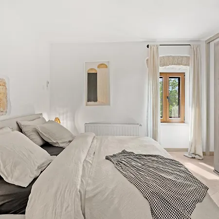 Villa Heureka-Luxury Istrian Villa- Heated Pool, Sauna & Nature Views Villa