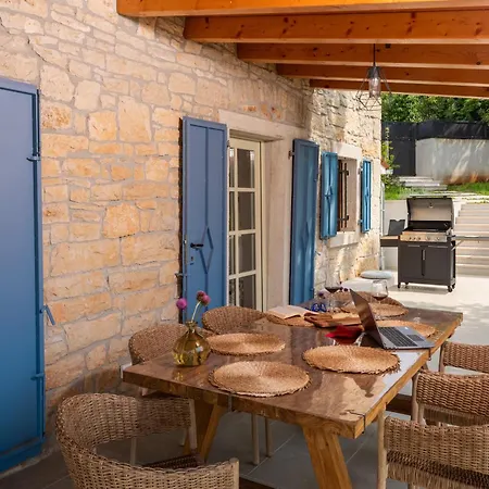Villa Heureka-Luxury Istrian Villa- Heated Pool, Sauna & Nature Views Barat (Rovinj)