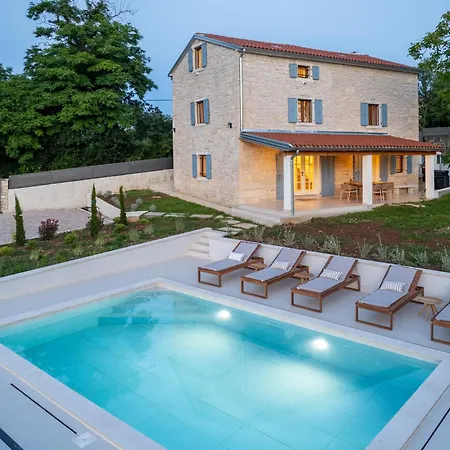 Villa Heureka-Luxury Istrian Villa- Heated Pool, Sauna & Nature Views Villa