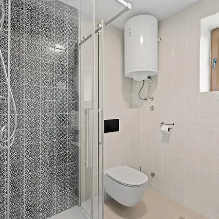 Villa Heureka-Luxury Istrian Villa- Heated Pool, Sauna & Nature Views *