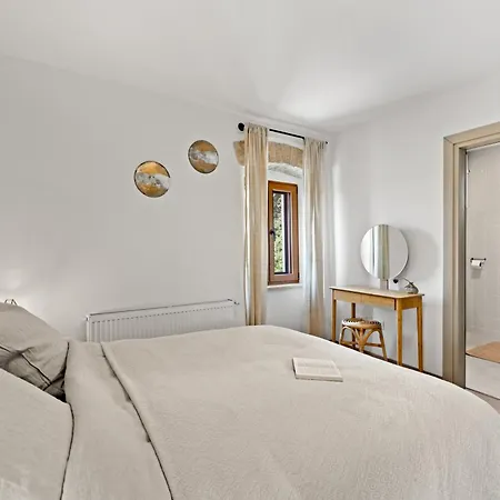 Villa Heureka-Luxury Istrian Villa- Heated Pool, Sauna & Nature Views Villa *