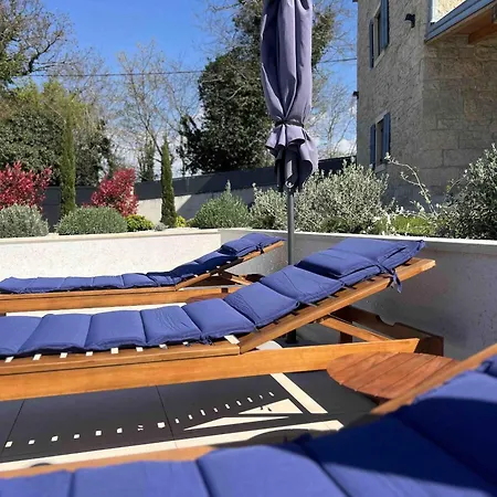 Villa Heureka-Luxury Istrian Villa- Heated Pool, Sauna & Nature Views