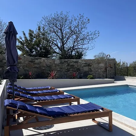 Villa Heureka-Luxury Istrian Villa- Heated Pool, Sauna & Nature Views Villa *