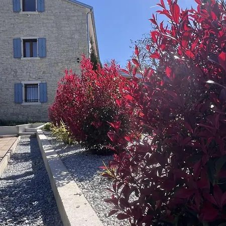 Villa Heureka-Luxury Istrian Villa- Heated Pool, Sauna & Nature Views *